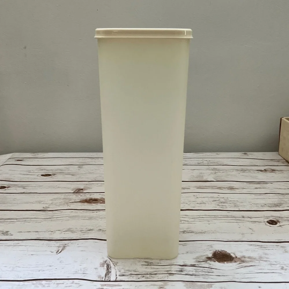 Buddeez Bread Buddy Bread Dispenser Cream‎ Plastic Airtight 13.5x5x5 Large